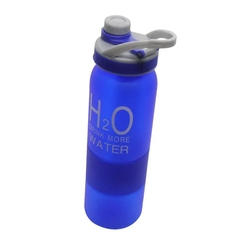 Garrafa Squeeze 700ml Azul Tubo Gelo Resfriamento Bebida Academia Trava é boa?