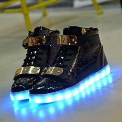 tenis de led cano alto