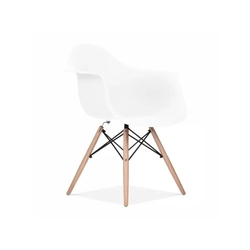 Cadeira Charles Eames Eiffel Com Braços E Base Em Madeira - Assento Em Polipropileno Cor Branca é boa?