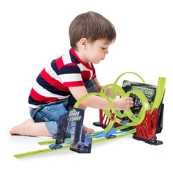 Pista de Carrinhos Brinquedo Hot 5 Loopings Velocidade 2 Carrinhos Com Luz 18087 é boa?