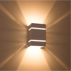 kit 6x Arandela Branca + LED 5W 3000k luminária Externa Parede Muro 2 Focos Frisos Fachos St327 é boa?